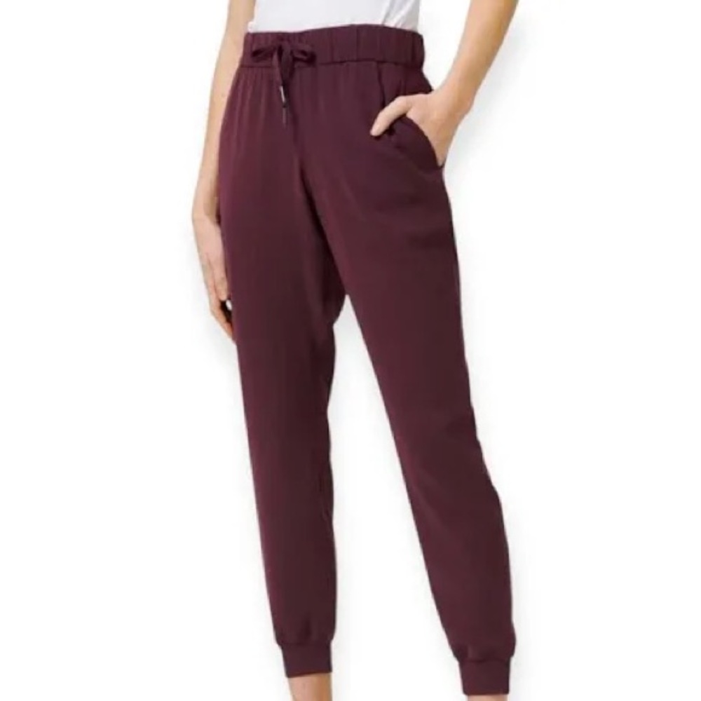 Lululemon On the Fly Jogger 14 EUC
